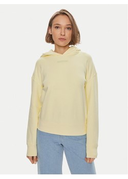 Calvin Klein Bluza Micro Logo K20K206631 Żółty Regular Fit ze sklepu MODIVO w kategorii Bluzy damskie - zdjęcie 181117676