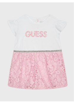 Guess Sukienka codzienna S3RG13 K6YW0 Kolorowy Regular Fit ze sklepu MODIVO w kategorii Sukienki niemowlęce - zdjęcie 181118346