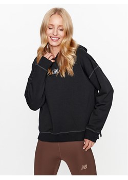New Balance Bluza Essentials French Terry Hoodie WT33512 Czarny Regular Fit ze sklepu MODIVO w kategorii Bluzy damskie - zdjęcie 181118957