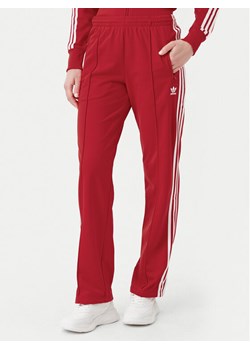 adidas Spodnie dresowe adicolor Classics Firebird IR8081 Czerwony Regular Fit ze sklepu MODIVO w kategorii Spodnie damskie - zdjęcie 181119075