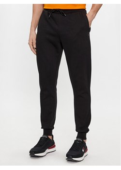 Tommy Hilfiger Spodnie dresowe Flag Logo MW0MW36142 Czarny Relaxed Fit ze sklepu MODIVO w kategorii Spodnie męskie - zdjęcie 181119097