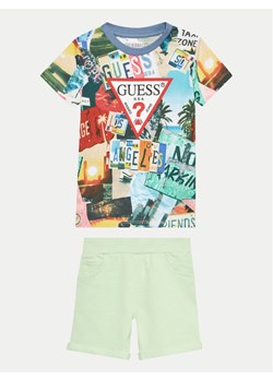 Guess Komplet t-shirt i szorty sportowe N4GG12 K8HM3 Kolorowy Regular Fit ze sklepu MODIVO w kategorii Komplety chłopięce - zdjęcie 181119425