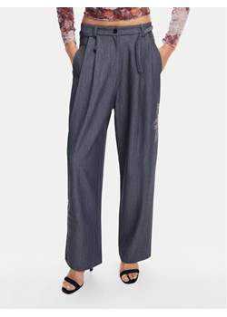 Desigual Spodnie materiałowe Rin 24WWPW20 Szary Loose Fit ze sklepu MODIVO w kategorii Spodnie damskie - zdjęcie 181119676
