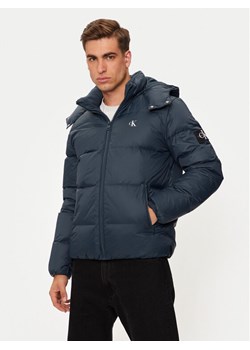 Calvin Klein Jeans Kurtka puchowa Essentials J30J325946 Granatowy Regular Fit ze sklepu MODIVO w kategorii Kurtki męskie - zdjęcie 181120518