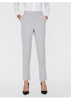 Vero Moda Chinosy Maya 10225280 Szary Regular Fit ze sklepu MODIVO w kategorii Spodnie damskie - zdjęcie 181120539
