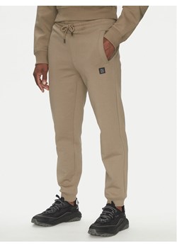 HUGO Spodnie dresowe Dimacs 50533695 Brązowy Relaxed Fit ze sklepu MODIVO w kategorii Spodnie męskie - zdjęcie 181120968