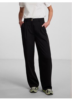 Pieces Spodnie materiałowe Thelma 17137934 Czarny Relaxed Fit ze sklepu MODIVO w kategorii Spodnie damskie - zdjęcie 181121026
