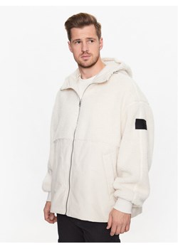 Calvin Klein Jeans Kurtka przejściowa J30J323705 Écru Regular Fit ze sklepu MODIVO w kategorii Kurtki męskie - zdjęcie 181121039
