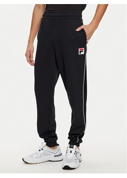 Fila Spodnie dresowe Lincoln FAM0663 Czarny Regular Fit - id: 0000304600401 - marki Fila - 181121545 Fila Spodnie dresowe Lincoln FAM0663 Czarny Regular Fit ze sklepu MODIVO w kategorii Spodnie męskie - zdjęcie 181121545