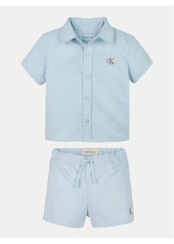 Calvin Klein Jeans Komplet koszula i szorty materiałowe IN0IN00308 Błękitny Regular Fit ze sklepu MODIVO w kategorii Komplety chłopięce - zdjęcie 181122437