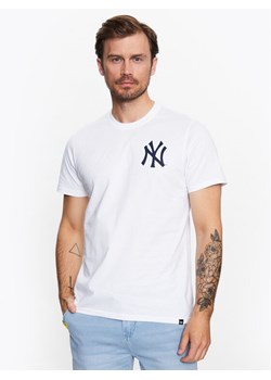 47 Brand T-Shirt New York Yankees World Series Backer '47 Echo Tee Biały Regular Fit ze sklepu MODIVO w kategorii T-shirty męskie - zdjęcie 181122865