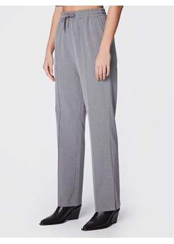 Gina Tricot Spodnie materiałowe Rumi Suit 17751 Szary Regular Fit ze sklepu MODIVO w kategorii Spodnie damskie - zdjęcie 181124878