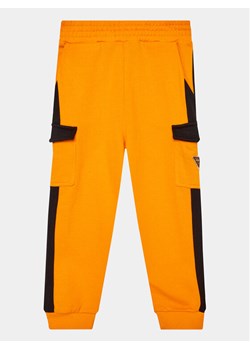 Guess Spodnie dresowe L3YQ12 KA6R3 Pomarańczowy Regular Fit - id: 0000302841141 - marki Guess - 181125305 Guess Spodnie dresowe L3YQ12 KA6R3 Pomarańczowy Regular Fit ze sklepu MODIVO w kategorii Spodnie chłopięce - zdjęcie 181125305