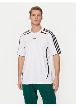 adidas T-Shirt adicolor Teamgeist JP1113 Biały Loose Fit ze sklepu MODIVO w kategorii T-shirty męskie - zdjęcie 181125378