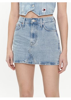 Tommy Jeans Spódnica jeansowa Izzie DW0DW17674 Niebieski Regular Fit ze sklepu MODIVO w kategorii Spódnice - zdjęcie 181125437