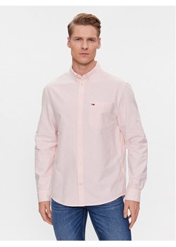Tommy Jeans Koszula Oxford DM0DM18335 Różowy Regular Fit ze sklepu MODIVO w kategorii Koszule męskie - zdjęcie 181125717