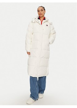 Tommy Jeans Kurtka puchowa Alaska DW0DW18860 Biały Regular Fit ze sklepu MODIVO w kategorii Kurtki damskie - zdjęcie 181125876