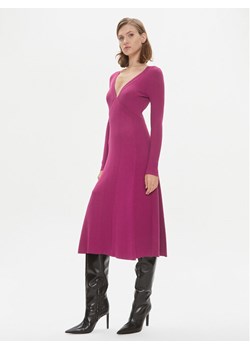Pinko Sukienka dzianinowa Coccodrillo 102023 A18P Różowy Regular Fit ze sklepu MODIVO w kategorii Sukienki - zdjęcie 181125969