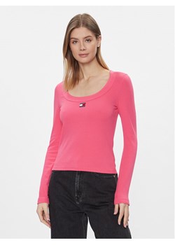 Tommy Jeans Bluzka Tjw Slim Badge Rib Tee Ls DW0DW17397 Różowy Slim Fit ze sklepu MODIVO w kategorii Bluzki damskie - zdjęcie 181126349
