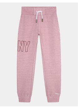 DKNY Spodnie dresowe D54000 D Różowy Regular Fit ze sklepu MODIVO w kategorii Spodnie dziewczęce - zdjęcie 181127588