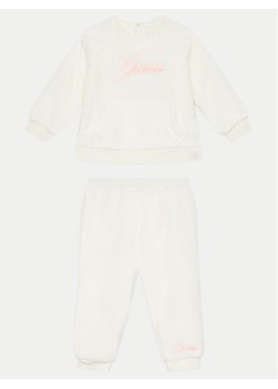 Guess Dres A4BG13 WFRS0 Beżowy Regular Fit ze sklepu MODIVO w kategorii Dresy dla niemowlaka - zdjęcie 181128876