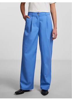 Pieces Spodnie materiałowe Thelma 17137934 Niebieski Relaxed Fit ze sklepu MODIVO w kategorii Spodnie damskie - zdjęcie 181129455