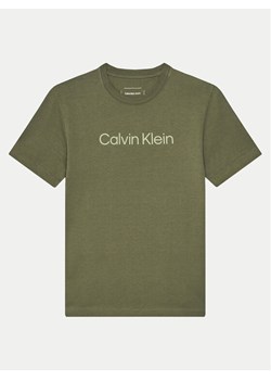 Calvin Klein Jeans T-Shirt IU0IU00682 Zielony Regular Fit ze sklepu MODIVO w kategorii T-shirty chłopięce - zdjęcie 181129667
