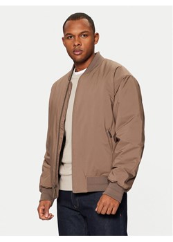 Calvin Klein Kurtka bomber Hero 00040EM567 Beżowy Regular Fit ze sklepu MODIVO w kategorii Kurtki męskie - zdjęcie 181129847