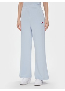 Tommy Jeans Spodnie dresowe DW0DW17312 Błękitny Wide Leg - id: 0000303127190 - marki Tommy Jeans - 181130037 Tommy Jeans Spodnie dresowe DW0DW17312 Błękitny Wide Leg ze sklepu MODIVO w kategorii Spodnie damskie - zdjęcie 181130037