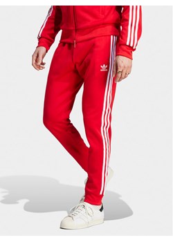 adidas Spodnie dresowe adicolor Classics SST IM4543 Czerwony Slim Fit ze sklepu MODIVO w kategorii Spodnie męskie - zdjęcie 181130126