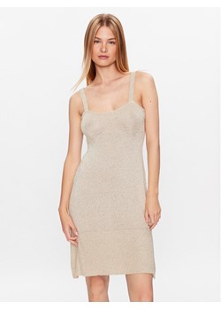Guess Sukienka dzianinowa Marion W3GK35 Z36K0 Beżowy Slim Fit ze sklepu MODIVO w kategorii Sukienki - zdjęcie 181130466