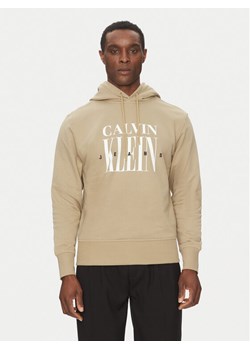 Calvin Klein Jeans Bluza Serif Font Graphic J30J327520 Zielony Regular Fit ze sklepu MODIVO w kategorii Bluzy męskie - zdjęcie 181131835