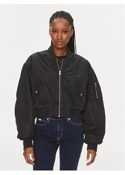 Calvin Klein Jeans Kurtka bomber J20J221378 Czarny Relaxed Fit ze sklepu MODIVO w kategorii Kurtki damskie - zdjęcie 181132149