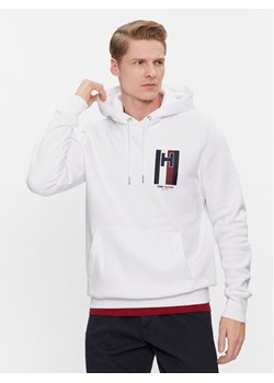 Tommy Hilfiger Bluza Emblem MW0MW33665 Biały Regular Fit ze sklepu MODIVO w kategorii Bluzy męskie - zdjęcie 181132247