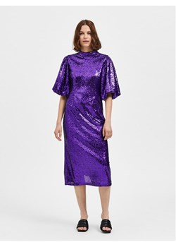 Selected Femme Sukienka koktajlowa Sola 16086217 Fioletowy Regular Fit ze sklepu MODIVO w kategorii Sukienki - zdjęcie 181132346