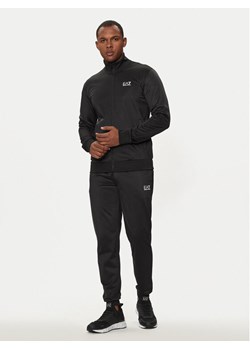EA7 Emporio Armani Dres 8NPV65 PJHCZ 1200 Czarny Regular Fit ze sklepu MODIVO w kategorii Dresy męskie - zdjęcie 181132525