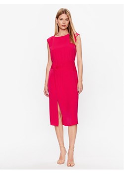 DKNY Sukienka koktajlowa DD3E2011 Różowy Regular Fit ze sklepu MODIVO w kategorii Sukienki - zdjęcie 181133046