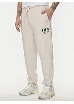 Fila Spodnie dresowe FAM0647 Beżowy Regular Fit ze sklepu MODIVO w kategorii Spodnie męskie - zdjęcie 181133297