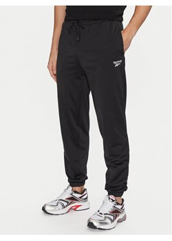 Reebok Spodnie dresowe Vector 100063237 Czarny Regular Fit ze sklepu MODIVO w kategorii Spodnie męskie - zdjęcie 181133388