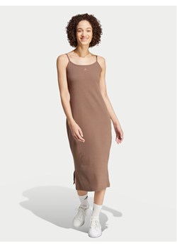 adidas Sukienka codzienna ALL SZN IX3795 Brązowy Slim Fit ze sklepu MODIVO w kategorii Sukienki - zdjęcie 181133567