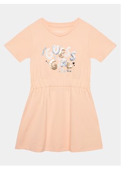 Guess Sukienka codzienna K4GK07 KAE23 Koralowy Regular Fit ze sklepu MODIVO w kategorii Sukienki dziewczęce - zdjęcie 181134518