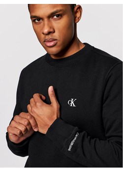 Calvin Klein Jeans Bluza Embroidered Logo J30J314536 Czarny Regular Fit ze sklepu MODIVO w kategorii Bluzy męskie - zdjęcie 181134608