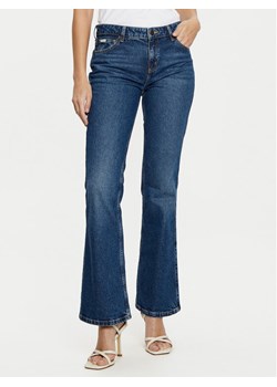 Guess Jeansy W5RA1S D5M44 Granatowy Regular Fit ze sklepu MODIVO w kategorii Jeansy damskie - zdjęcie 181134966