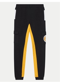 Guess Spodnie dresowe L4YQ12 KA6R4 Czarny Regular Fit ze sklepu MODIVO w kategorii Spodnie chłopięce - zdjęcie 181135109