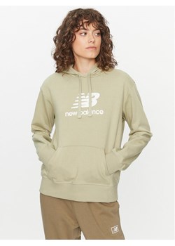New Balance Bluza Essentials Stacked Logo Hoodie WT31533 Zielony Regular Fit ze sklepu MODIVO w kategorii Bluzy damskie - zdjęcie 181135585