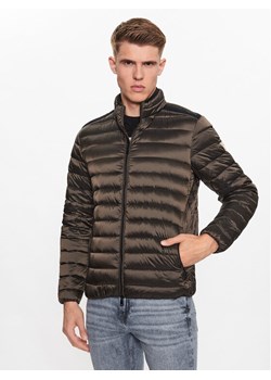 Guess Kurtka puchowa M1RL47 WDQ50 Brązowy Comfort Fit ze sklepu MODIVO w kategorii Kurtki męskie - zdjęcie 181136278