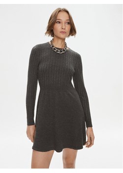 ONLY Sukienka dzianinowa 15306551 Szary Regular Fit ze sklepu MODIVO w kategorii Sukienki - zdjęcie 181136358