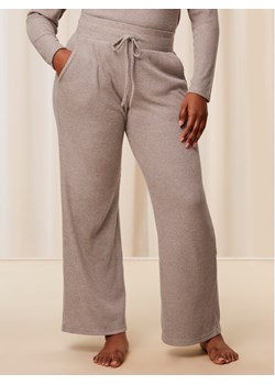 Triumph Spodnie piżamowe Thermal MyWear Wide Leg Trousers 10216564 Beżowy Regular Fit ze sklepu MODIVO w kategorii Piżamy damskie - zdjęcie 181136689