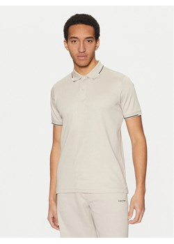 Calvin Klein Polo K10K114130 Beżowy Regular Fit ze sklepu MODIVO w kategorii T-shirty męskie - zdjęcie 181136709