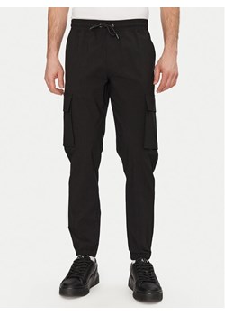 Resteröds Joggery 8231 6225 Czarny Regular Fit ze sklepu MODIVO w kategorii Spodnie męskie - zdjęcie 181136875